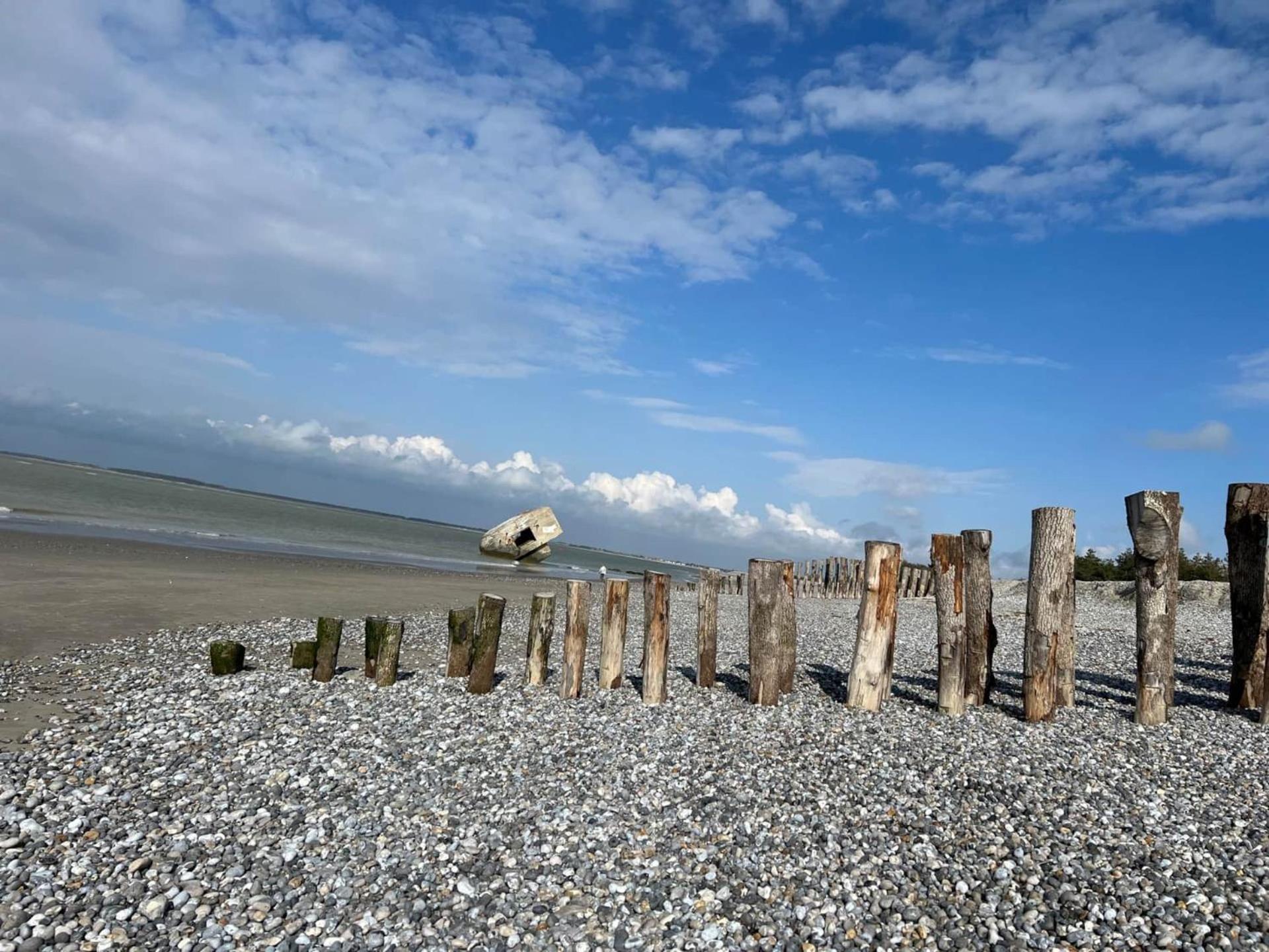 La Vue Mers: Panoramic Sea Views with Beach-Side Convenience Exterior photo